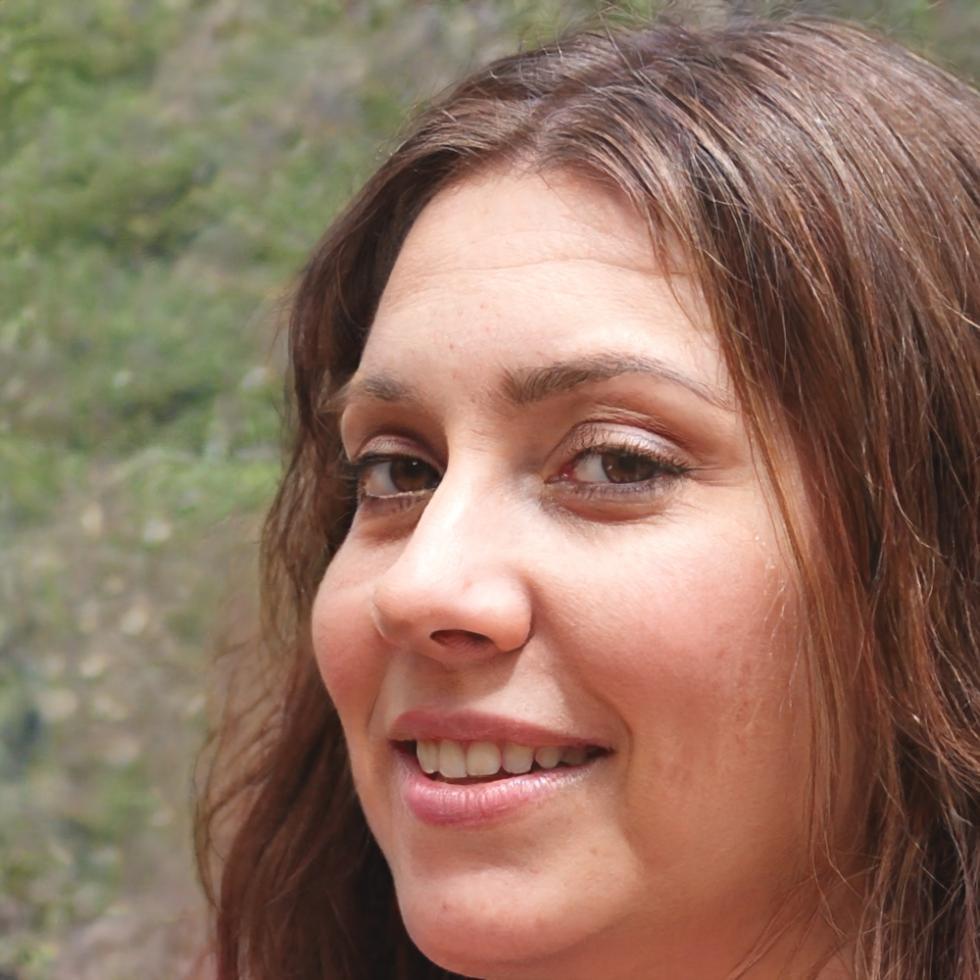 Nadia Rahman, Senior Financial Analyst